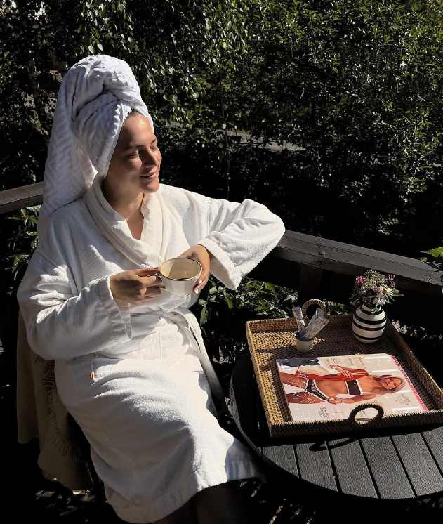 Marie ute badek&aring;pe.png